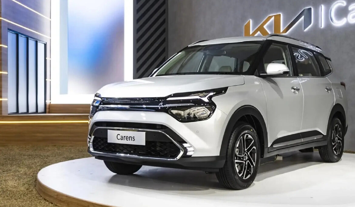Kia Carens की कीमत में हुई बढ़ोतरी, जानिए अब कितनी महंगी हुई 7-सीटर MPV Kia Carens की कीमत में हुई बढ़ोतरी, जानिए अब कितनी महंगी हुई 7-सीटर MPV