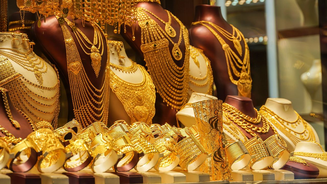 Gold Price: सोने-चांदी के दामों में जबरदस्त तेजी, क्या साल के अंत तक नया रिकॉर्ड बनेगा?